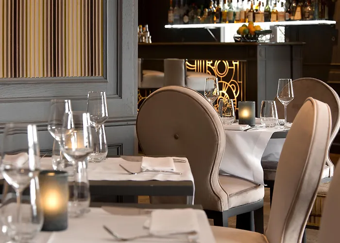 Hotel Chateau Frontenac Paris